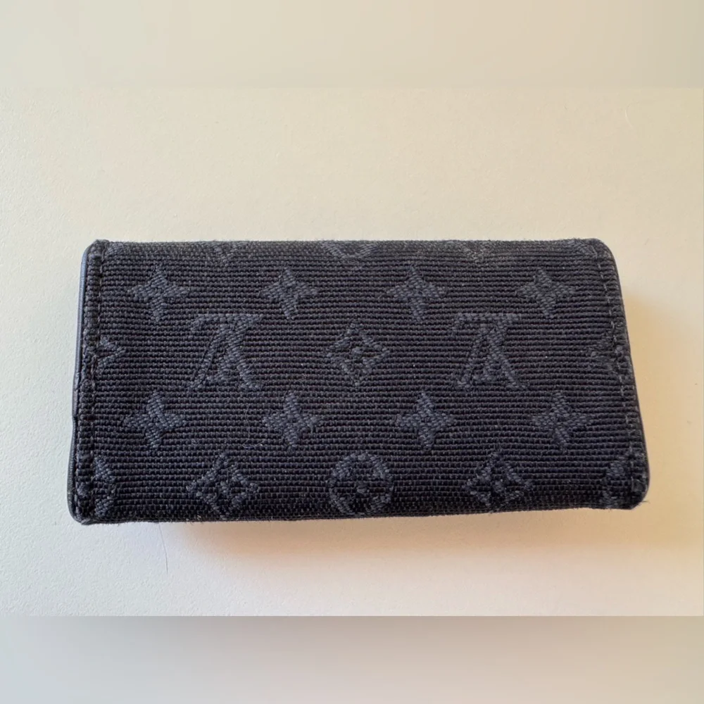 Louis Vuitton Black Monogram Key Holder -EUC with COA and LV dust bag